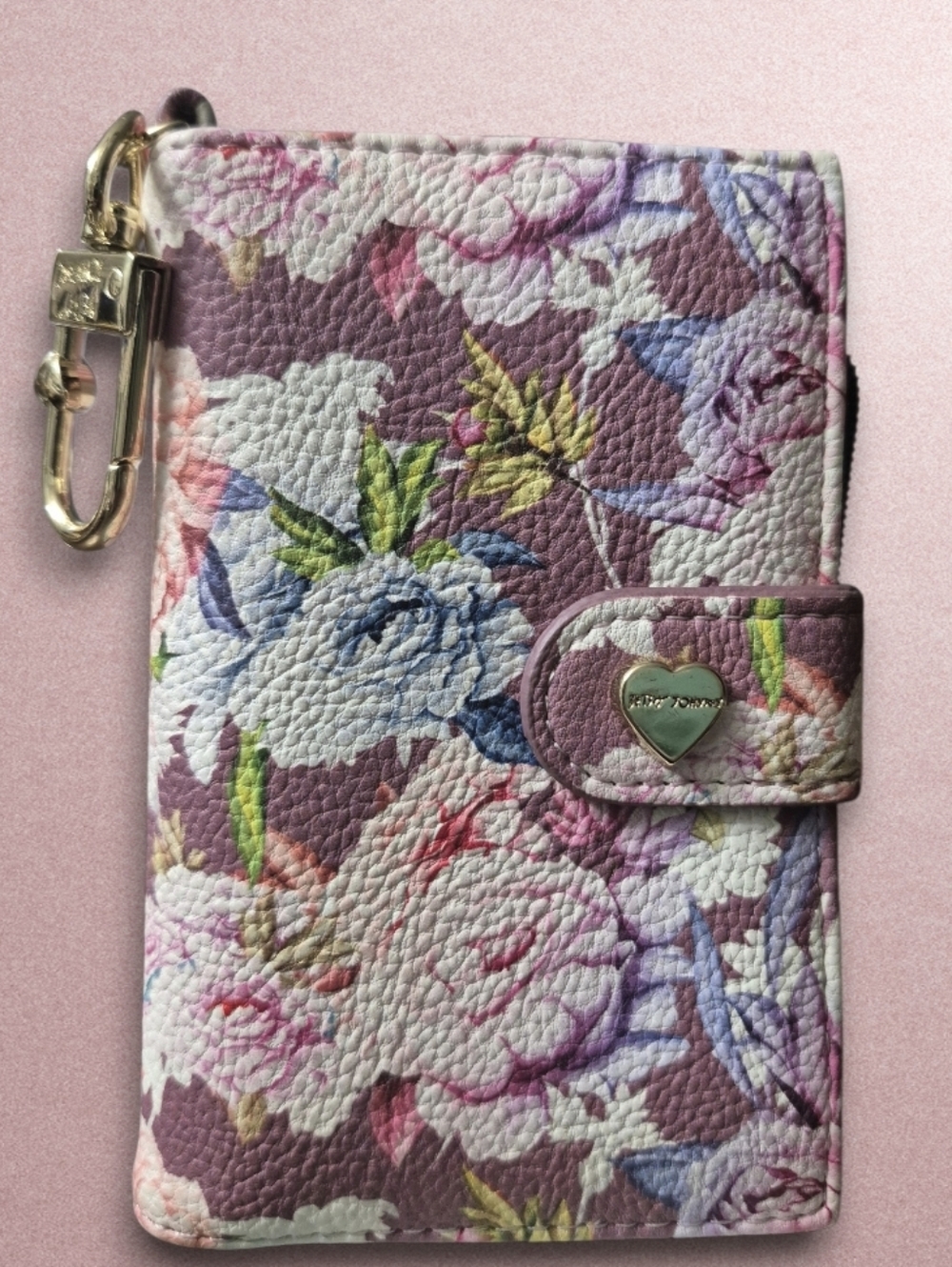 💰Betsey Johnson floral fold card case wallet featuring a swivel clip.